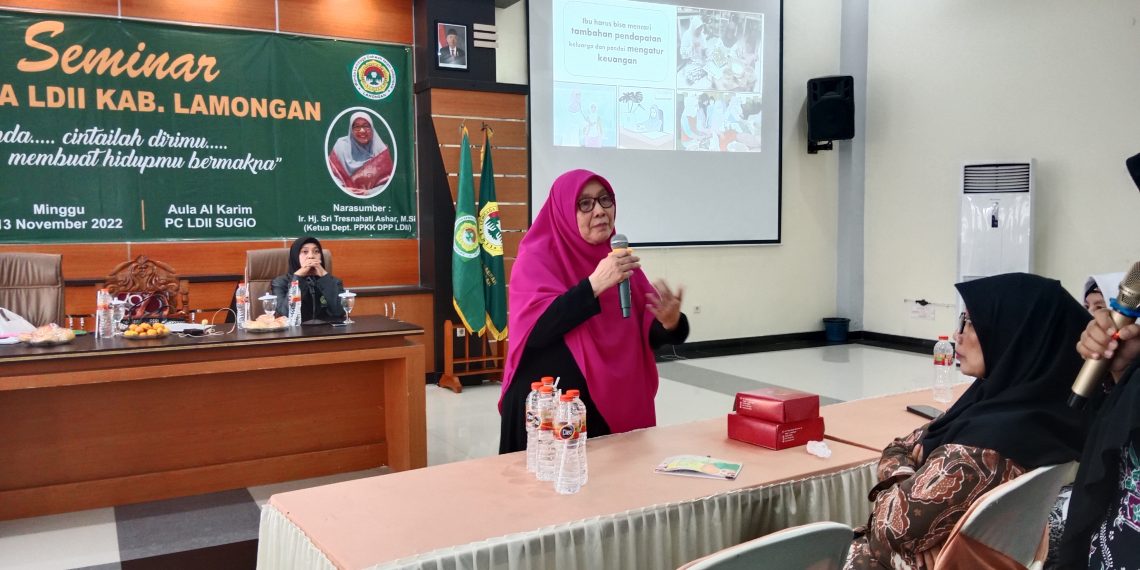 LDII Lamongan gelar Seminar Wanita dengan mengusung tema "Bunda Cintailah Dirimu Membuat Hidupmu Bermakna", Minggu (13/11). Dok: LINES.