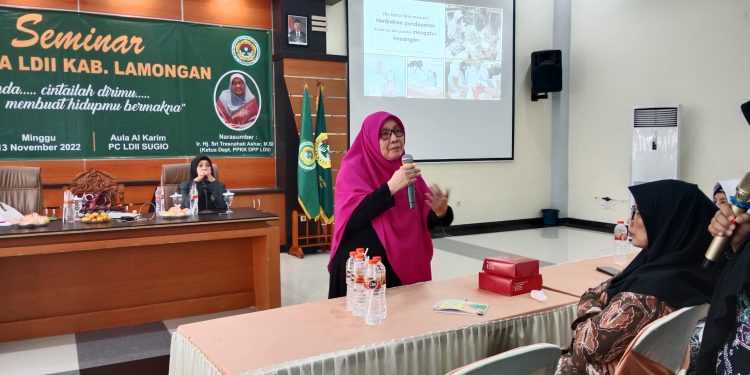 LDII Lamongan gelar Seminar Wanita dengan mengusung tema "Bunda Cintailah Dirimu Membuat Hidupmu Bermakna", Minggu (13/11). Dok: LINES.