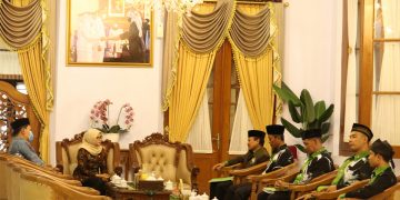 DPD LDII Kabupaten Blitar beraudiensi dengan Bupati Blitar Rini Syarifah, di Gazebo Pendopo Ronggo Hadi Negoro, Kamis (27/10). Dok: LINES.