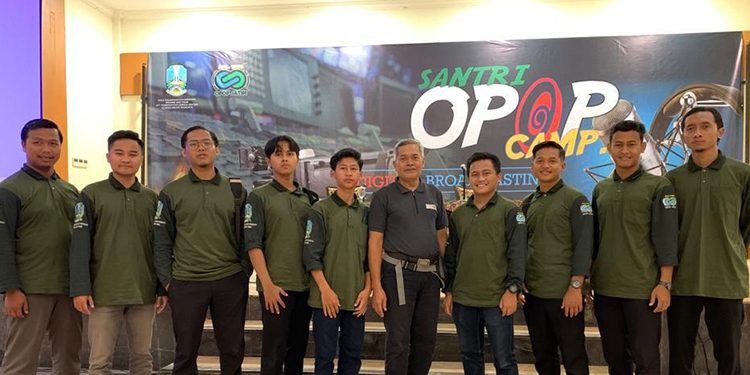 Tiga Ponpes naungan DPD LDII Jember, yaitu Ponpes Al-Manshurin, Ponpes Minhajurrosyidin, dan Ponpes Mahasiswa Syafiurrohman mengikuti Santri OPOP Camp II di di Taman Candra Wilwatikta, Pandaan, Pasuruan, Senin (1/11). Dok : LINES.