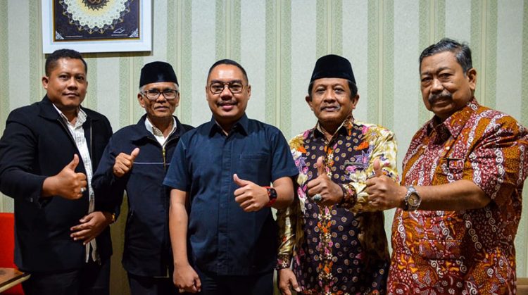 DPD LDII Pamekasan mengadakan audiensi di kantor Kejaksaan Negeri (Kejari) Pamekasan, pada Jumat (2/12). Kedatangan mereka disambut Kasi intel Kejari Pamekasan, Ardian Juanedi.