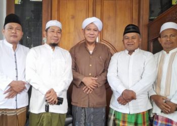 Pengurus DPD LDII Kabupaten Pasuruan bersilaturahim ke Pengasuh Ponpes Darullughah Wadda'wah (DALWA) Habib Segaf Baharun, Rabu (21/12). Dok: LINES.
