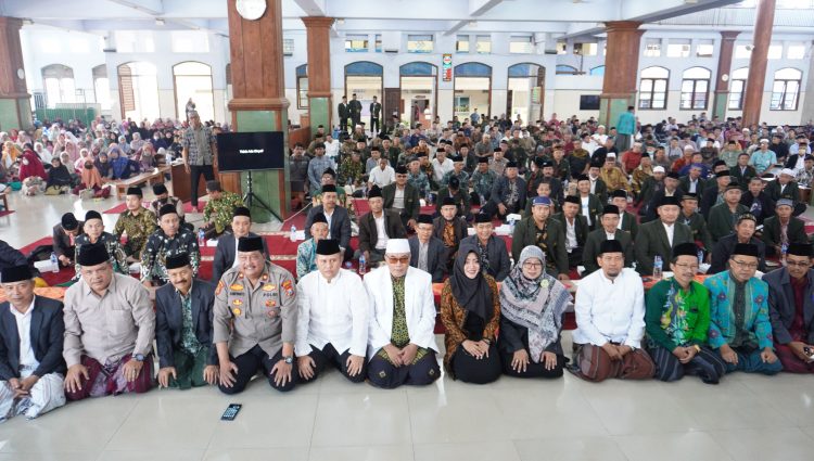 Pengajian Al Mudzakarah MUI Kabupaten Mojokerto di di Masjid Al-Manshurin, Kecamatan Ngoro, Sabtu (10/12). Dok: LINES.