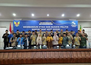 Badan Kesatuan Bangsa dan Politik (Bakesbangpol) Kota Kediri menghelat Workshop Pendidikan Politik di di Ruang Joyoboyo Kota, Balai Kota Kediri, Kamis (15/12). Dok: LINES.