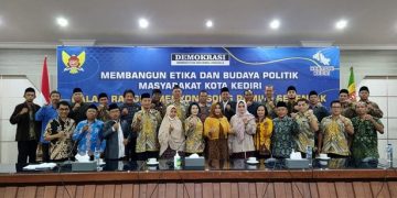 Badan Kesatuan Bangsa dan Politik (Bakesbangpol) Kota Kediri menghelat Workshop Pendidikan Politik di di Ruang Joyoboyo Kota, Balai Kota Kediri, Kamis (15/12). Dok: LINES.