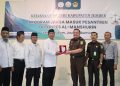 Kejaksaan Negeri (Kejari) Jember berkolaborasi dengan LDII melalui Program Jaksa Masuk Pesantren mengenalkan tentang hukum pada santri Ponpes Al Manshurin, Patrang, Rabu (30/11). Dok: LINES.