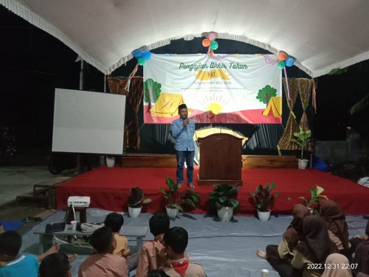 Pengajian Akhir Tahun PAC LDII Tegowangi, Kediri. Selain di dalam masjid, mereka menyelipkan outbound sebagai salah satu acara. Dok: LINES.