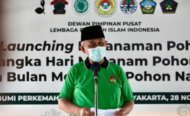 Ketum DPP LDII KH Criswanto Santoso mengajak masyarakat untuk kembali menghijaukan Indonesia pada peringatan Hari Gerakan Satu Juta Pohon. Dok: LINES.