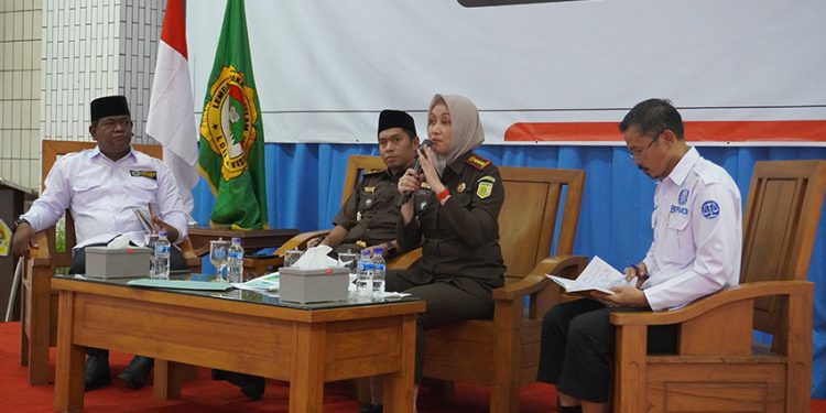 Kepala Kejaksaan Negeri Kota Kediri, Novika Muzairah Rauf ajak santri Ponpes Wali Barokah sadar hukum, Kamis (19/1). Dok: LINES.