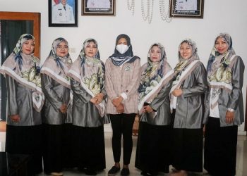 Pengurus Wanita LDII Kota Kediri silaturahim dengan Ketua Tim Penggerak Pemberdayaan dan Kesejahteraan Keluarga (TP PKK) Kota Kediri , Ferry Silviana di Ruang Kilisuci Pemkot Kediri, Rabu (25/1). Dok: LINES.