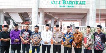 Kapolres Kediri Kota AKBP Teddy Chandra silaturahim ke Ponpes Wali Barokah, Rabu (25/1). Dok: LINES.