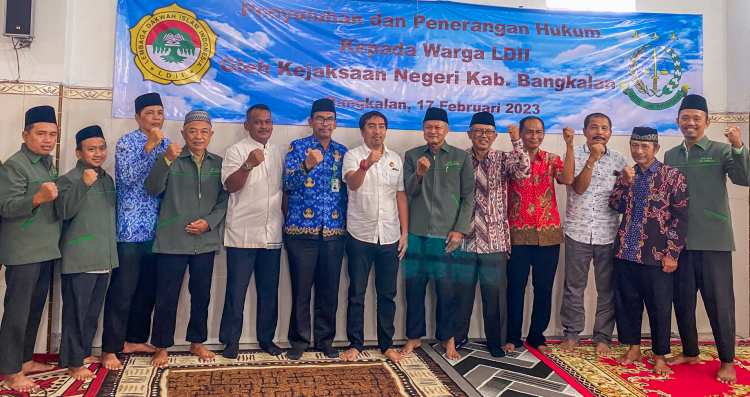 Kejaksaan Negeri (Kejari) Bangkalan membekali penyuluhan hukum dan penerangan hukum pada Warga dan Pengurus DPD LDII Bangkalan di Aula Junok, Bangkalan, pada Jumat (17/02). Dok: LINES.