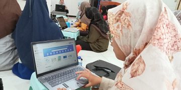 Workshop Pelatihan Canva Tingkat Dasar yang diadakan oleh Tim INFOKOM DPD LDII Surabaya di Aula Masjid Miftakhul Jannah , Sabtu (18/2) . Dok: LINES.