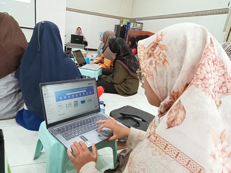 Workshop Pelatihan Canva Tingkat Dasar yang diadakan oleh Tim INFOKOM DPD LDII Surabaya di Aula Masjid Miftakhul Jannah , Sabtu (18/2) . Dok: LINES.