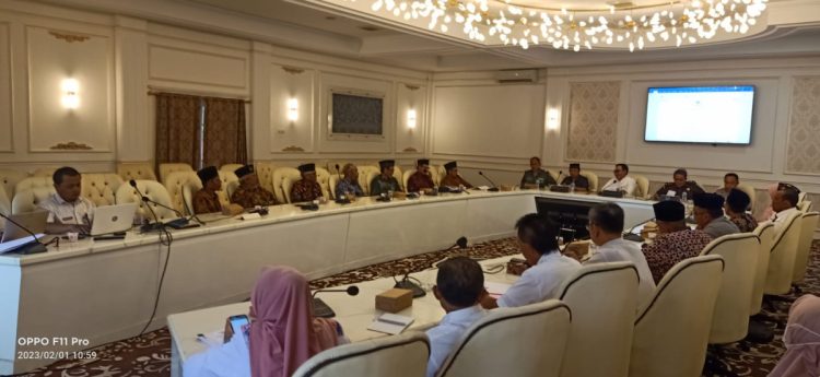 Forum Komunikasi Pimpinan Daerah (Forkompimda) dan Majelis Ulama Indonesia (MUI) Pamekasan, Jawa Timur mengajak ormas-ormas Islam termasuk LDII bersinergi mencegah masuknya paham menyimpang pada kegiatan Forum Group Discussion (FGD) yang dilaksanakan di Ruang Wahana Bina Praja, Kantor Bupati Pamekasan, Rabu (1/2).