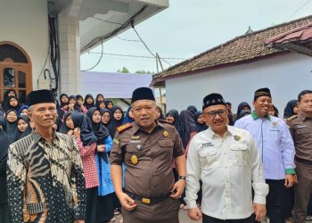 Kunjungi Ponpes Luhur Sulaiman, Kajari Tulungagung Sosialisasikan Empat Pilar Kebangsaan pada Rabu (15/2).