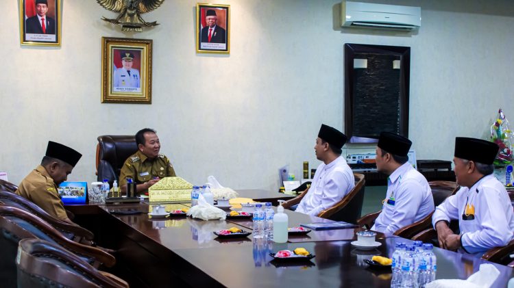Ketua DPD LDII Jember H. Akhmad Malik Afandi, S.P silaturahim ke Bupati Jember, di kantor Pemerintahan Kabupaten Jember, Senin 13 Maret 2023.