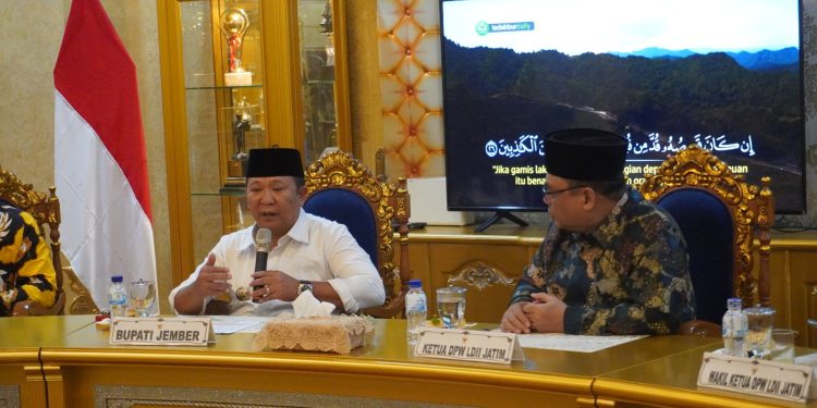 Bupati Jember Hendi Siswanto menerima kunjungan jajaran pengurus DPW LDII Jawa Timur di pendopo (15/3). Dok: LINES.