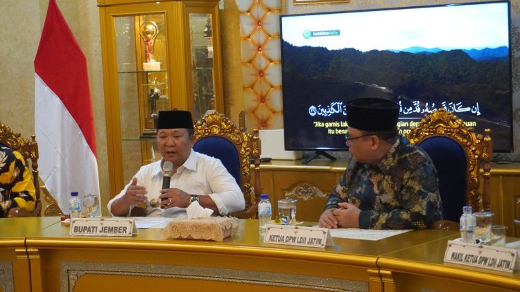 Bupati Jember Hendi Siswanto menerima kunjungan jajaran pengurus DPW LDII Jawa Timur di pendopo (15/3). Dok: LINES.