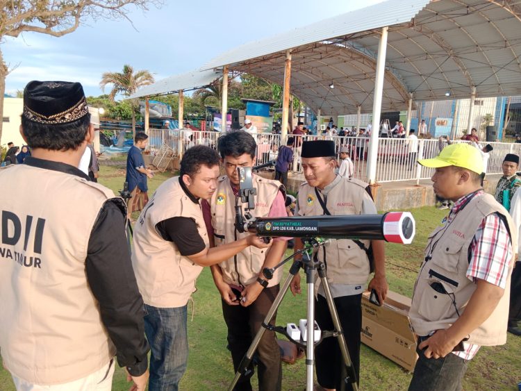 Tim Rukyat Hilal DPD LDII Lamongan mengikuti kegiatan Rukyatul Hilal untuk menentukan tanggal 1 Ramadhan 1444 H.
