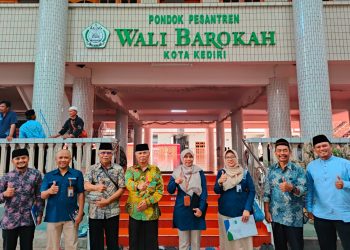 BPJS Kesehatan menyosialisasikan program Jaminan Kesehatan Nasional (JKN) kepada warga Pondok Pesantren (Ponpes) Wali Barokah, Kota Kediri. Kamis (9/3). Dok: LINES.