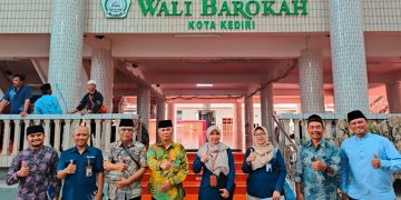 BPJS Kesehatan menyosialisasikan program Jaminan Kesehatan Nasional (JKN) kepada warga Pondok Pesantren (Ponpes) Wali Barokah, Kota Kediri. Kamis (9/3). Dok: LINES.