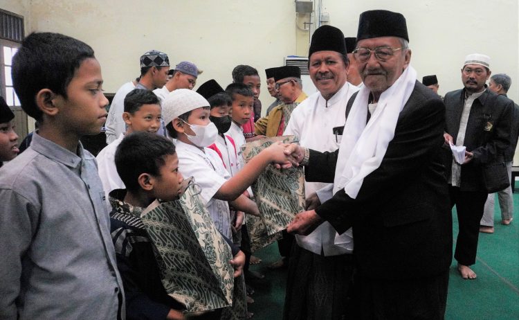 DPD LDII Kota Surabaya adakan acara santunan anak yatim pada Minggu (9/4) di Aula Pondok Pesantren Sabilurrosyiddin, Surabaya. Dok : Lines.
