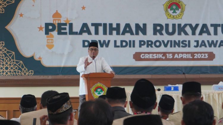 Pelatihan rukyatul hilal untuk penentuan 1 Syawal oleh DPW LDII Jawa Timur pada Sabtu (15/4) di Gedung DPD LDII Gresik. Dok: Lines.