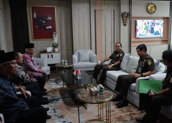 Momentum pertemuan Jaksa Agung Muda Bidang Intelijen (Jamintel) Amir Yanto dengan Ketua Umum DPP LDII, KH Chriswanto Santoso di Kantor Kejaksaan Agung, Jakarta, Senin (10/4). Dok : LINES.