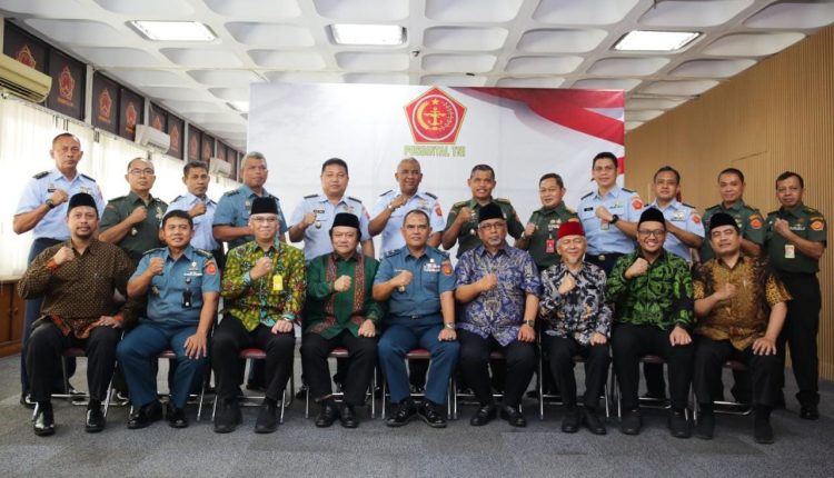 Kunjungan DPP LDII ke Markas Besar Tentara Nasional Indonesia (TNI) di Cilangkap, Jakarta Timur, Kamis (15/6). Dok: LINES.