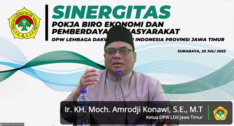 Ketua DPW LDII Jawa Timur, Moch. Amrodji Konawi Berikan Sambutan dalam Acara Sinergitas Biro EPM se-Jatim (23/07). Dok : Lines.