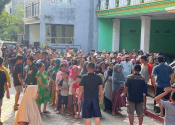 PAC LDII Medaeng, Kabupaten Sidoarjo membagikan 1.500 kupon daging kurban pada masyarakat sekitar, Kamis (29/6).