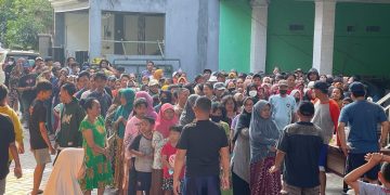 PAC LDII Medaeng, Kabupaten Sidoarjo membagikan 1.500 kupon daging kurban pada masyarakat sekitar, Kamis (29/6).