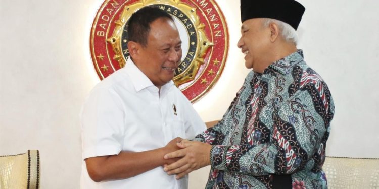 Ketua Umum DPP LDII KH Chriswanto Santoso dan jajarannya, silaturahim ke Badan Intelijen dan Keamanan (Baintelkam) Polri bertemu Komjen Pol. Suntana. Foto: LINES.