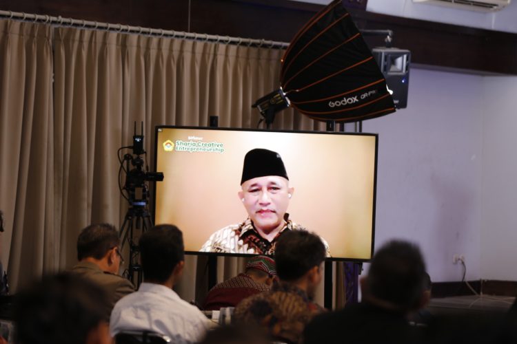 Ketum DPP LDII KH Chriswanto Santoso mengungkapkan pentingnya membingkai kreativitas ke dalam aspek religiusitas untuk meningkatkan nilai tambah ekonomi kreatif Indonesia. Dok: LINES.