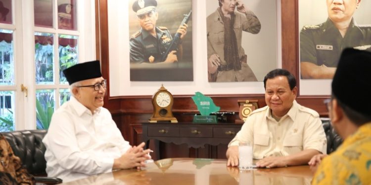 Ketua Umum DPP LDII KH Chriswanto Santoso dan jajarannya menemui Menteri Pertahanan Prabowo Subianto di kantor Kementerian Pertahanan, Jakarta.
