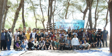 pemuda-pemudi LDII se-Kabupaten Sumenep mengikuti kegiatan temu akrab di Pantai Lombang pada Minggu (17/9). Dok: LINES.