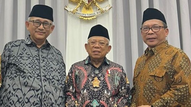 Ketua Umum DPP LDII KH Chriswanto Santoso dan Sekretaris Hasyim Nasution menemui Wakil Presiden (Wapres) KH Ma’ruf Amin di Rumah Dinas Wapres, pada Senin (11/9). Foto: LINES.