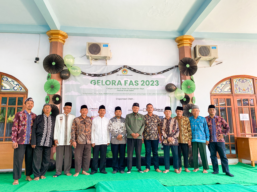 Kepala Seksi (Kasi) Pendidikan Madrasah Kementerian Agama (Kemenag) Kabupaten Bangkalan H. Sulaiman, S. bersama jajaran DPD LDII Bangkalan. Dok: LINES.