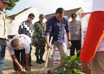Jelang HUT ke-78 Republik Indonesia, LDII Kota Kediri mengadakan kegiatan kerja bakti dengan tema “Kerja Bersama, Bakti untuk Negeri” pada Jumat (4/8).