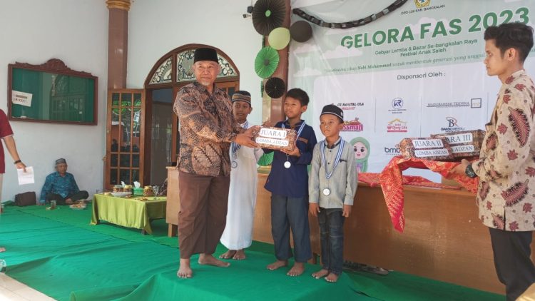 Kepala Seksi (Kasi) Pendidikan Madrasah Kementerian Agama (Kemenag) Kabupaten Bangkalan H. Sulaiman, S. Ag, M. Pd. I menghadiri kegiatan FAS LDII di halaman Masjid Sabilul Muttaqin, Junok, Bangkalan, pada Minggu (1/10).