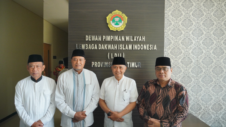 Ketua KPK 2015-2019 Agus Raharjo berkunjung ke Kantor DPW LDII Jawa Timur, pada Rabu (25/10). Dok: LINES.