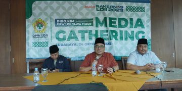 Ketua DPW LDII Jawa Timur KH Moch Amrodji Konawi di acara Media Gathering Pra-Rakernas LDII, Selasa (24/10) di Surabaya. Dok: LINES.