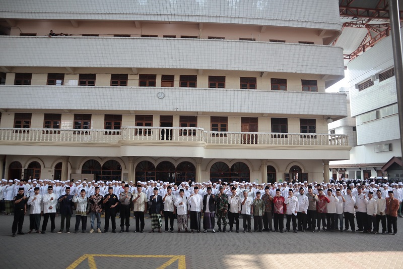 Peserta upacara Hari Santri Nasional 2023 di Ponpes Wali Barokah Kediri. Dok: LINES.
