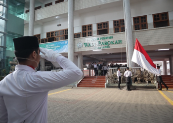 Pondok Pesantren (Ponpes) Wali Barokah Kota Kediri menggelar upacara Hari Santri Nasional (HSN) ke-9, pada Minggu pagi (22/10). Dok: LINES.