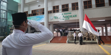 Pondok Pesantren (Ponpes) Wali Barokah Kota Kediri menggelar upacara Hari Santri Nasional (HSN) ke-9, pada Minggu pagi (22/10). Dok: LINES.