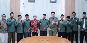 Pengurus DPD LDII Kabupaten Bangkalan menemui Pj. Bupati Arief M. Edie, pada Jumat (3/11) siang di Kantor Bupati Bangkalan. Dok: LINES.