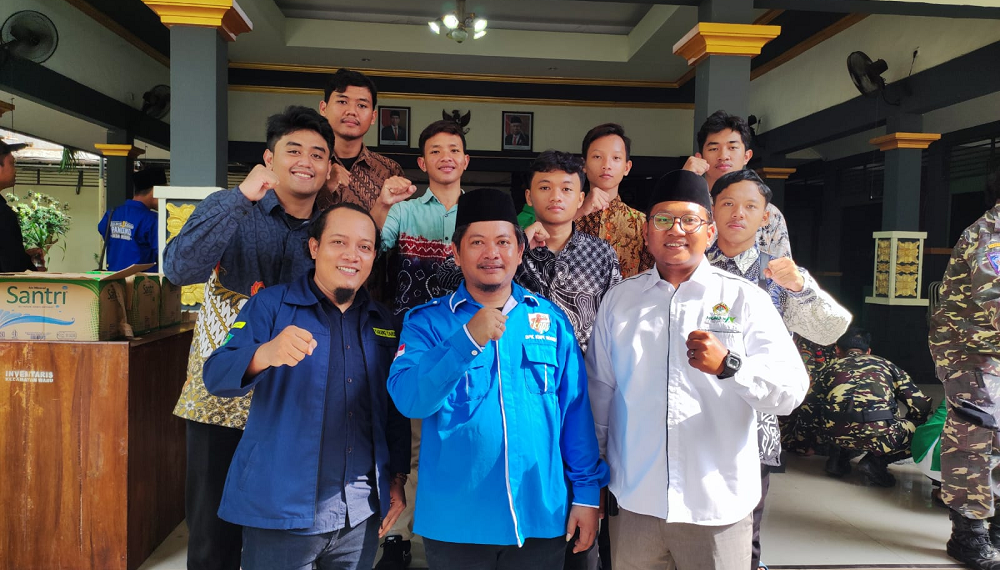 Pemuda LDII bersama organisasi kepemudaan Dewan Pengurus Kewilayahan Komite Nasional Pemuda Indonesia (DPK KNPI) Kecamatan Waru menggelar apel dan mendeklarasikan Pemilu Damai, Minggu (10/12). Dok: LINES.