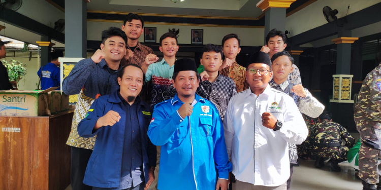 Pemuda LDII bersama organisasi kepemudaan Dewan Pengurus Kewilayahan Komite Nasional Pemuda Indonesia (DPK KNPI) Kecamatan Waru menggelar apel dan mendeklarasikan Pemilu Damai, Minggu (10/12). Dok: LINES.