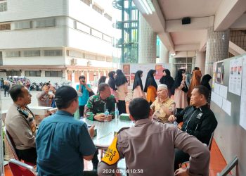 Suasana penjoblosan Pemilu di lingkungan Ponpes Wali Barokah, Kediri, Rabu (14/2). Dok: LINES.